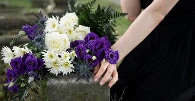 Cuáles son las mejores flores para funeral por su significado